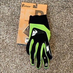 Thor phase performance gloves brand new.